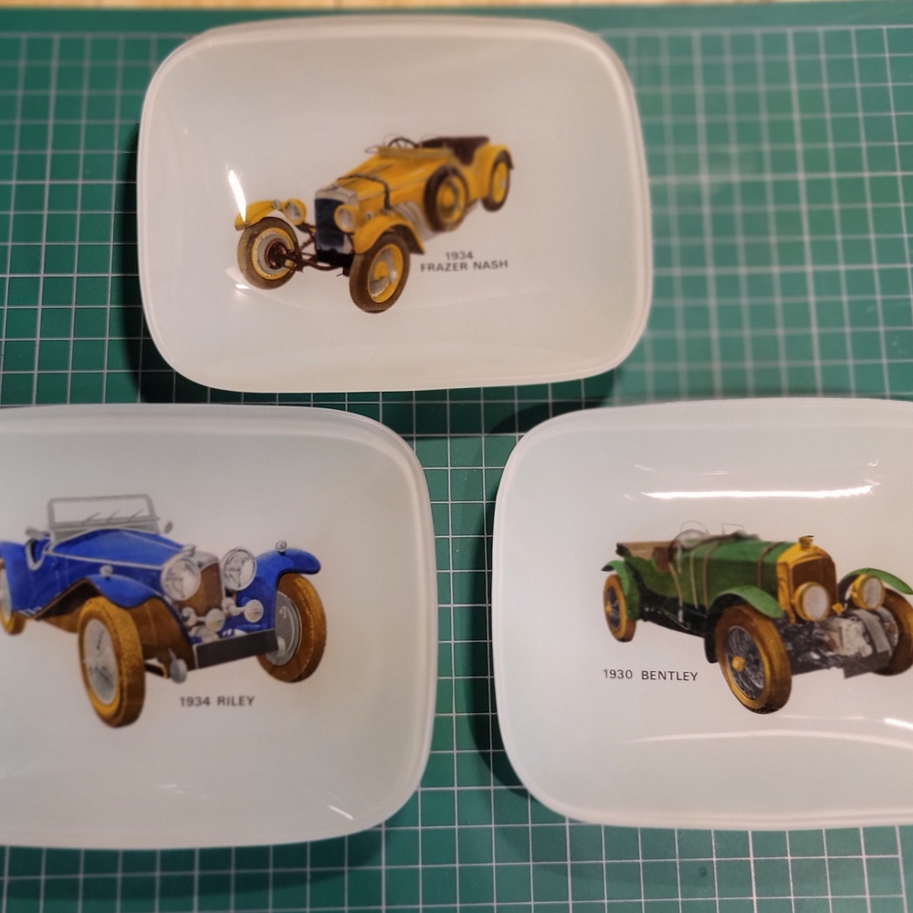 Vintage Car Design Ceramic Plates Set
